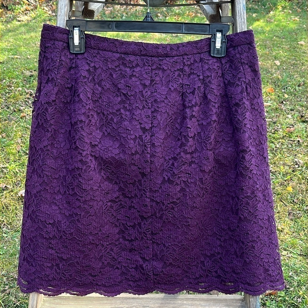 Loft mini skirt, purple floral lace, back zipper, women’s size 6 - Picture 3 of 9